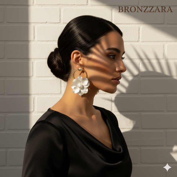 ÇİFT RENK ÇİÇEK DETAY PLAKA KÜPE