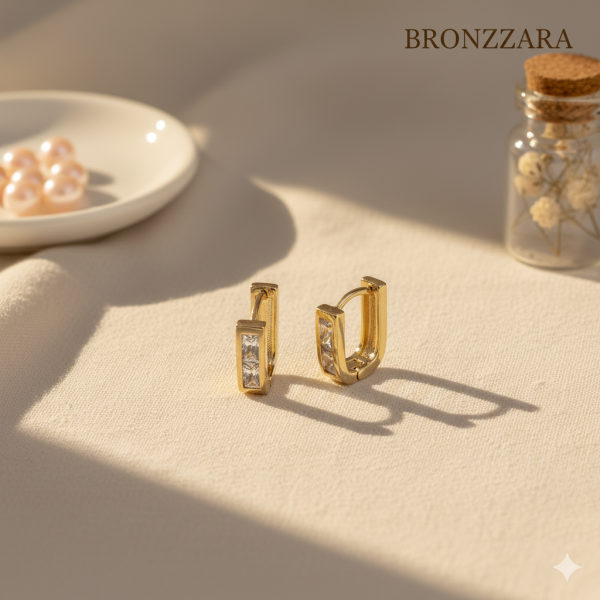 GOLD BAGET TAŞLI U HALKA KÜPE